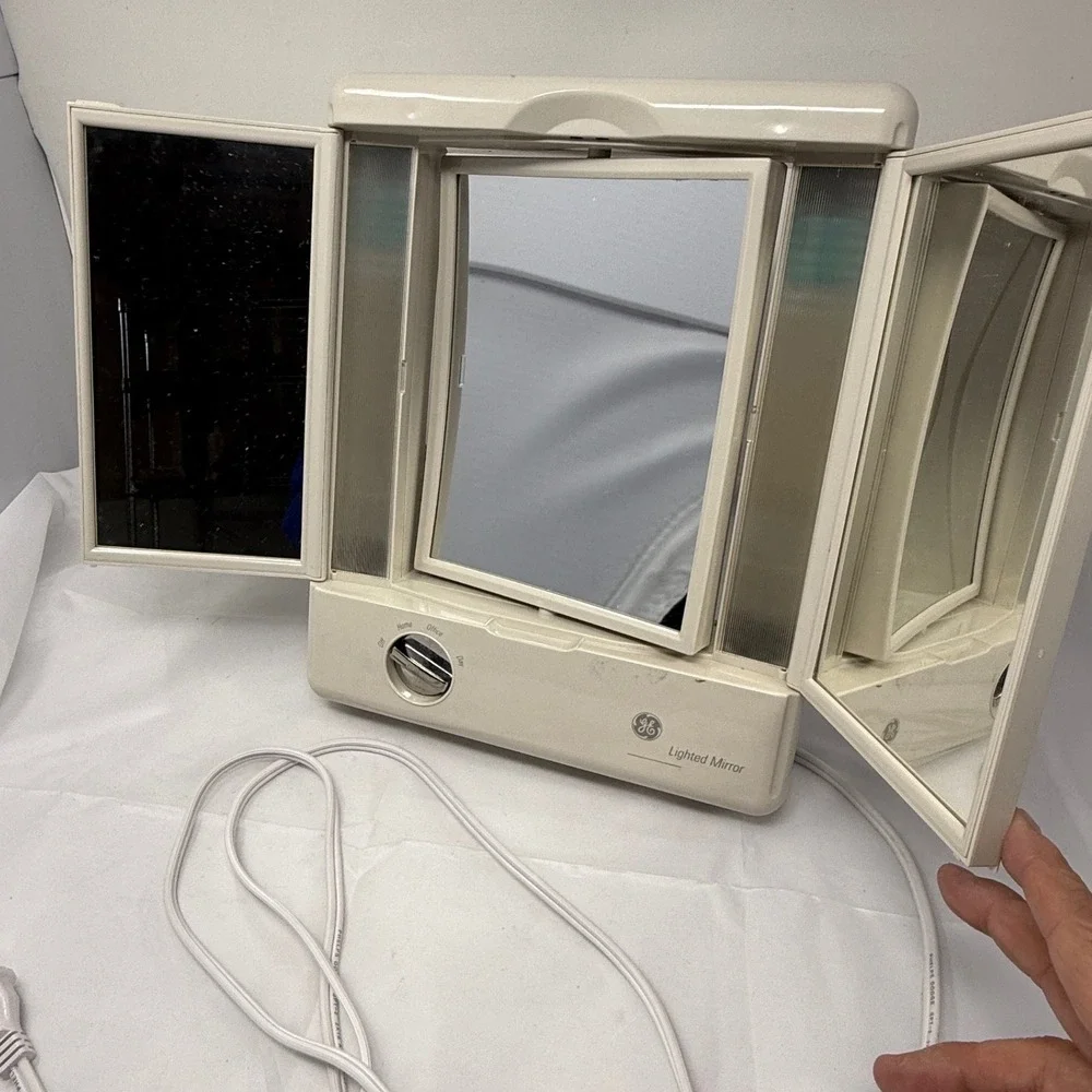 Vtg. GE Lighted Tri-Fold Portable Vanity Makeup Mirror Model 106658‎ Works